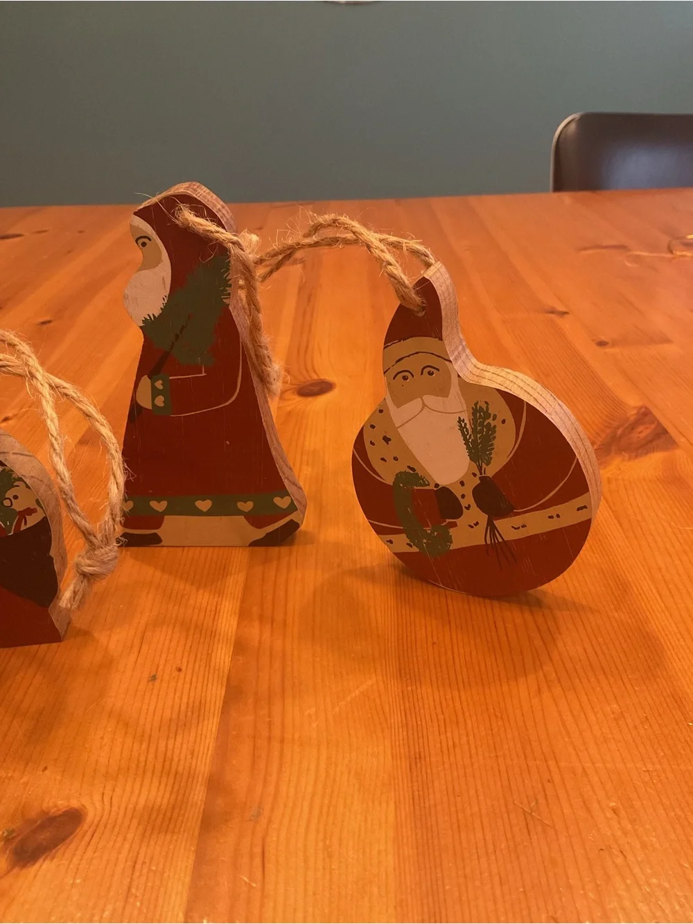 WOODEN SANTA ORNAMENTS FARMHOUSE CHRISTMAS RUSTIC COUNTRY PAINTED LOT OF 5